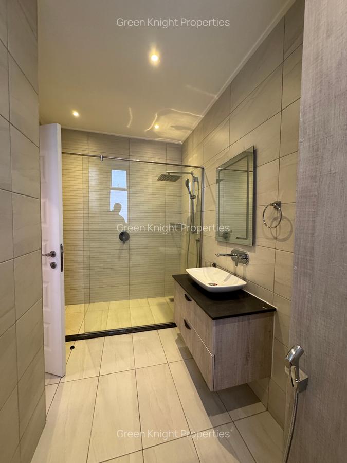 Serviced 2 Bed Apartment with En Suite in Westlands Area - 11