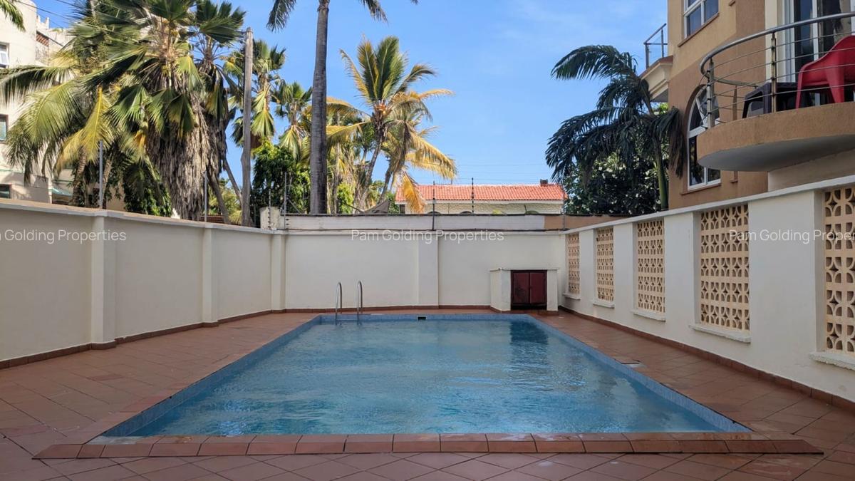 4 Bed Apartment with En Suite at 1St Avenue - 12