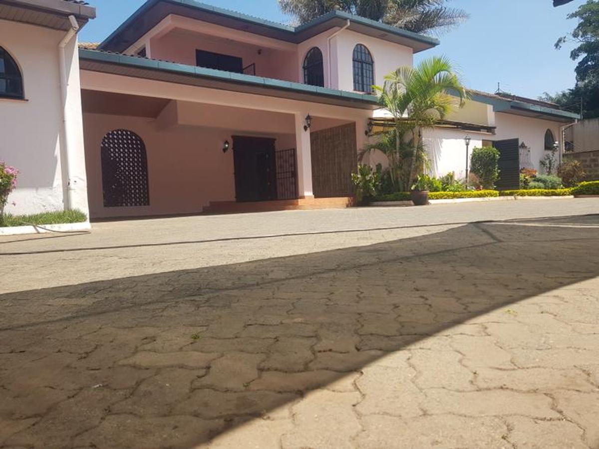 4 Bed Townhouse with En Suite in Lavington - 11