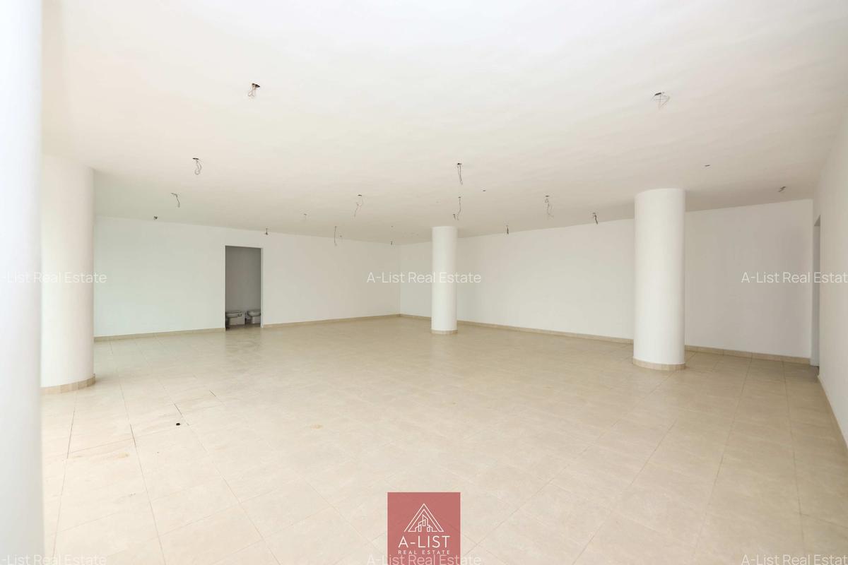 2,040 ft² Commercial Property with Service Charge Included at Woodvale Close - 3