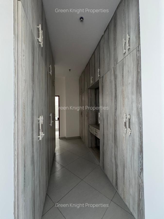 Serviced 4 Bed Apartment with En Suite in Nyali Area - 19