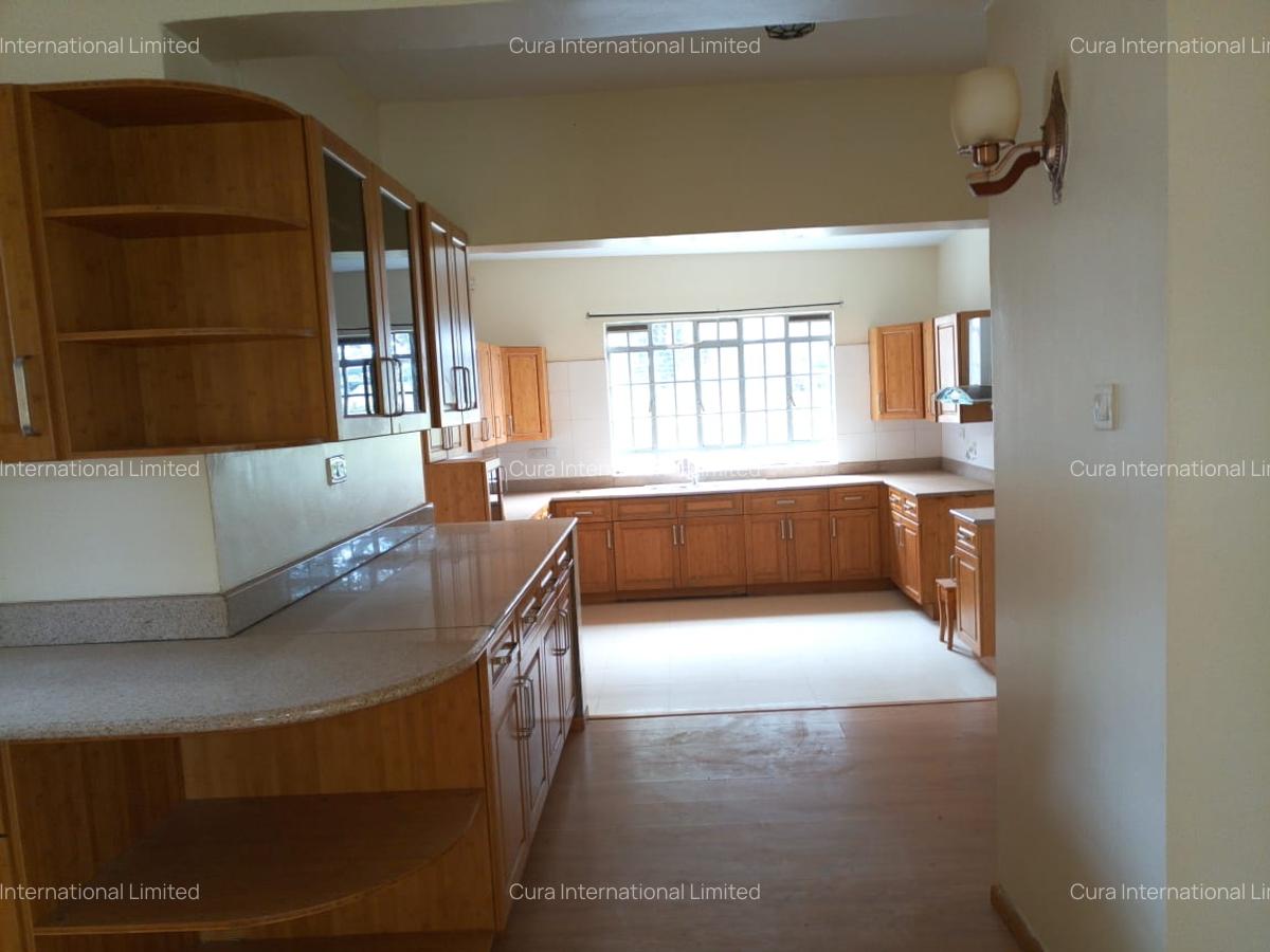 5 Bed House with En Suite in Runda - 2