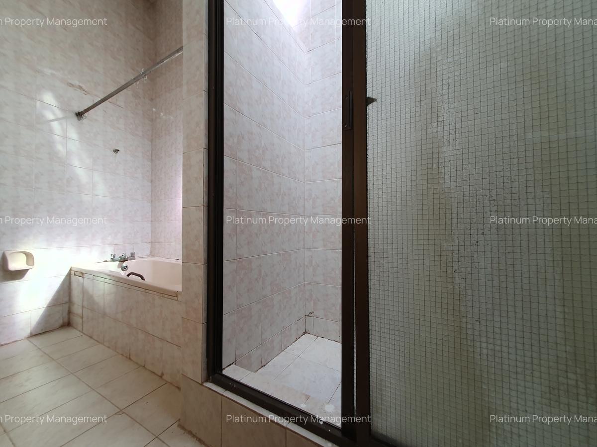 4 Bed House with En Suite at 2Nd Parklands Avenue - 13