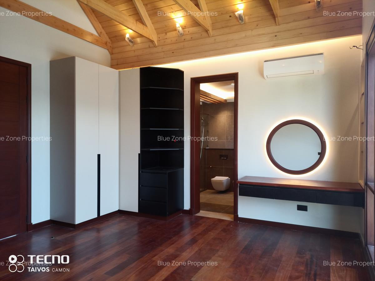 5 Bed House with En Suite at Benin Dr - 16