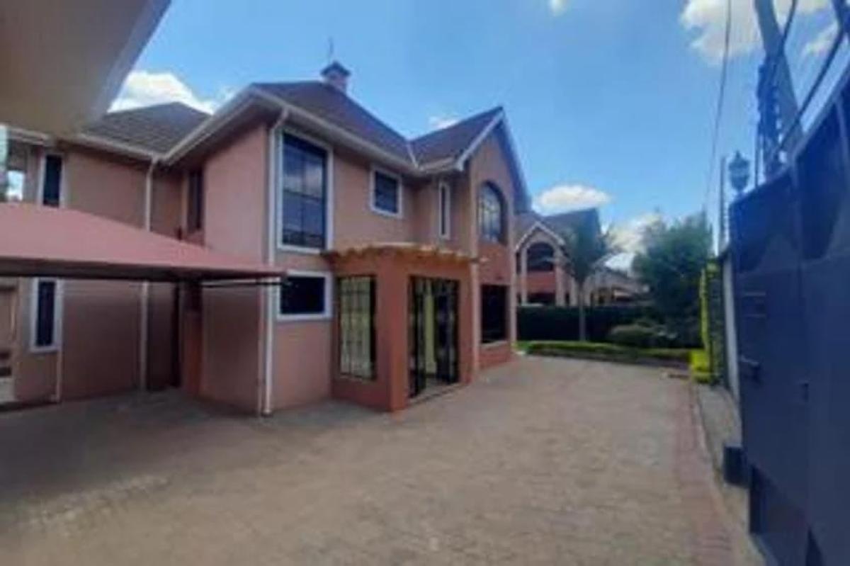 4 Bed Townhouse with En Suite in Lavington - 2