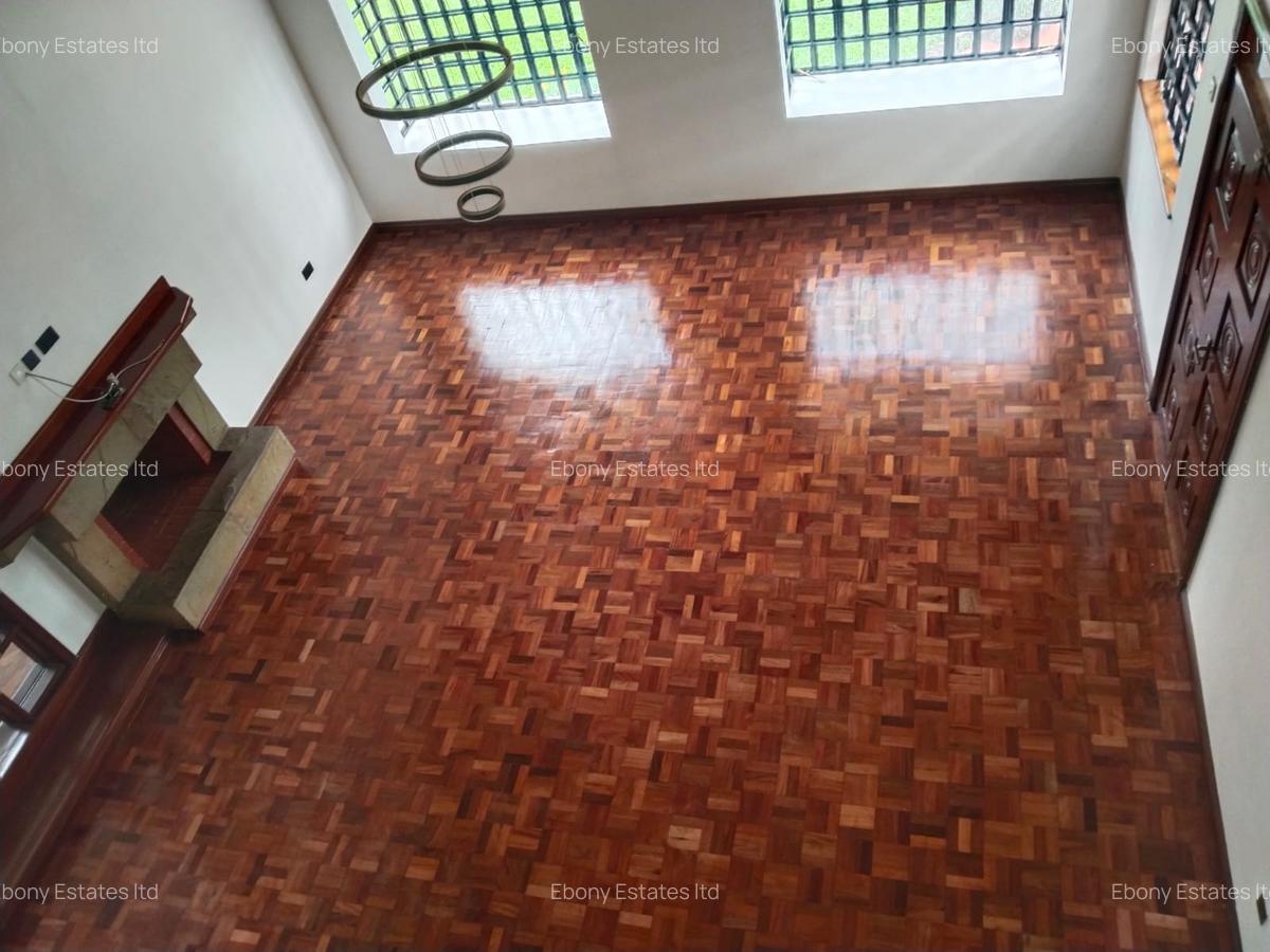 5 Bed Townhouse with En Suite in Lavington - 3