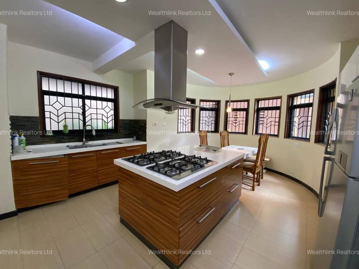 5 Bed Townhouse with En Suite at Kyuna - 1