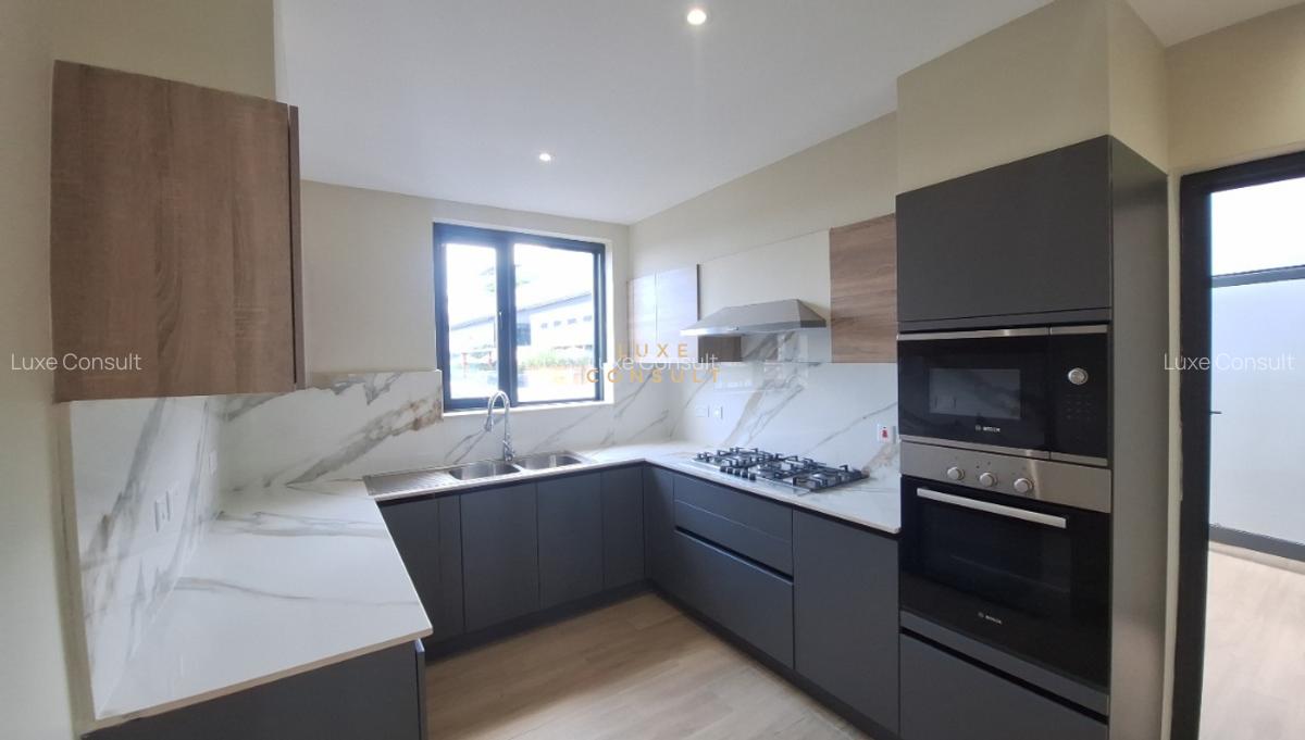 4 Bed Apartment with En Suite in Riverside - 8