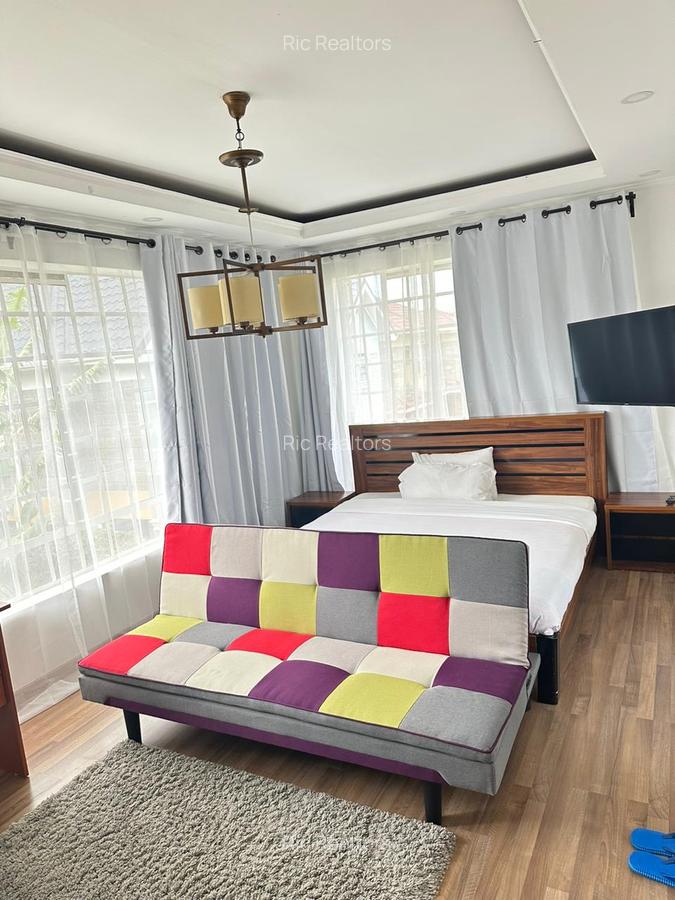 4 Bed Townhouse with En Suite at Lake Road - 13
