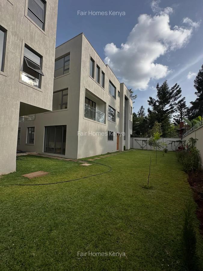 6 Bed Townhouse with En Suite at Lavington Green - 4
