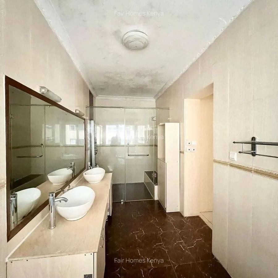 4 Bed Townhouse with En Suite at Riverside Drive - 14