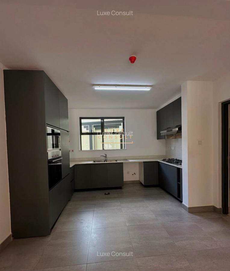 4 Bed Townhouse with En Suite in Rosslyn - 4