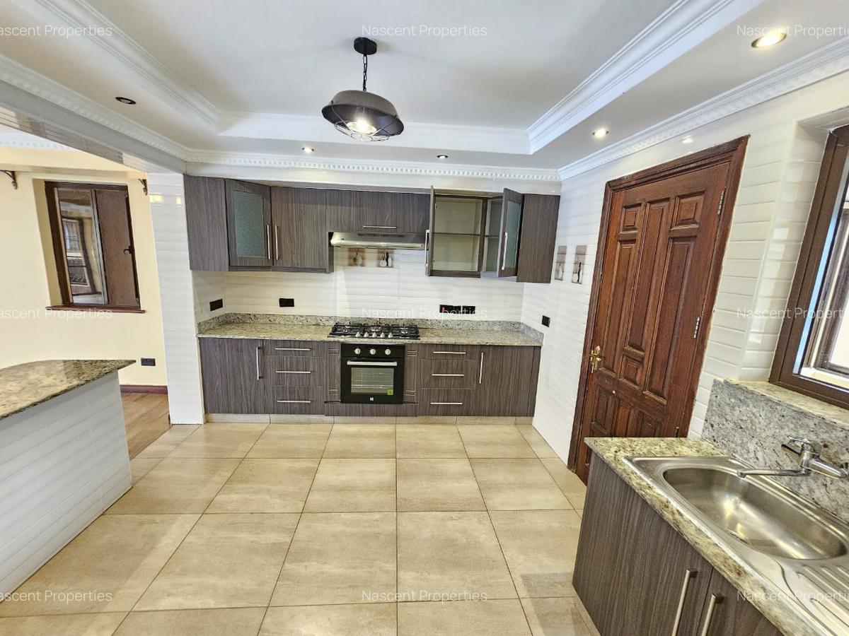 5 Bed Villa with En Suite in Lavington - 12