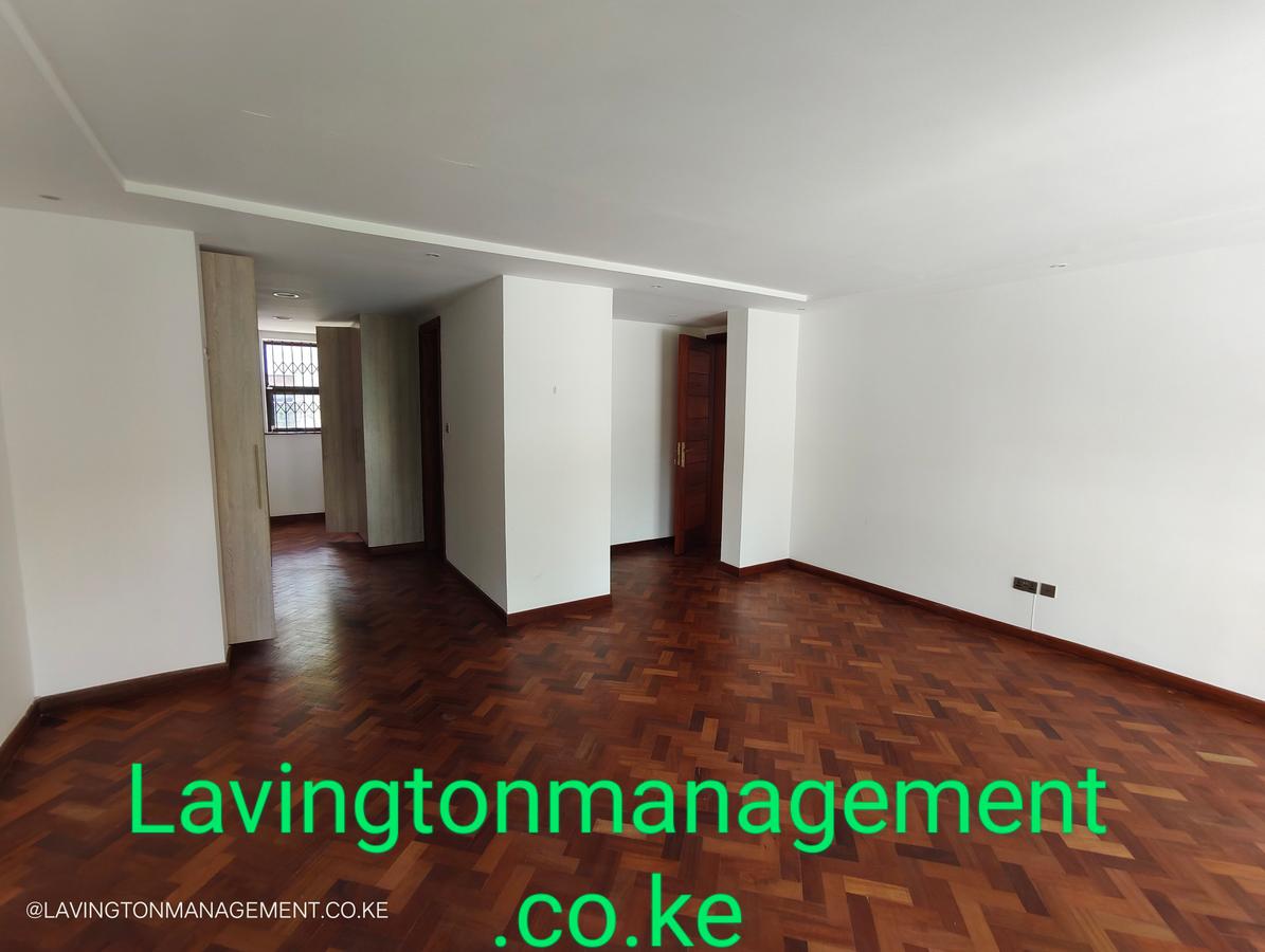 5 Bed House with En Suite at Lavington Green - 16