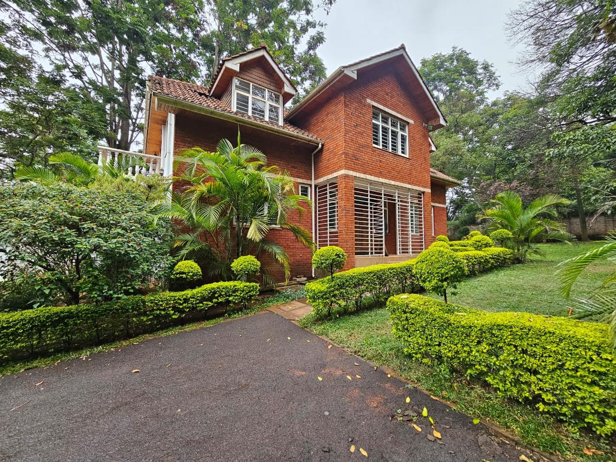 4 Bed House with En Suite in Rosslyn - 3