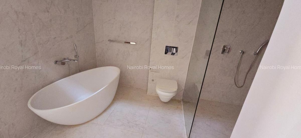 4 Bed House with En Suite at Palm Valley - 8