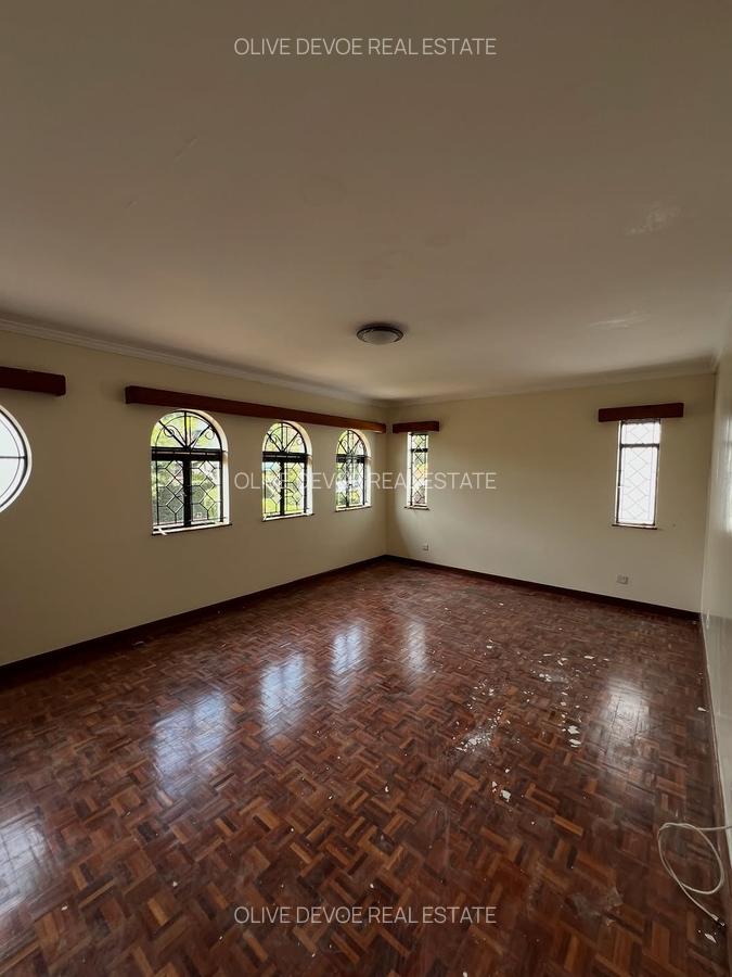 4 Bed Townhouse with En Suite in Spring Valley - 16