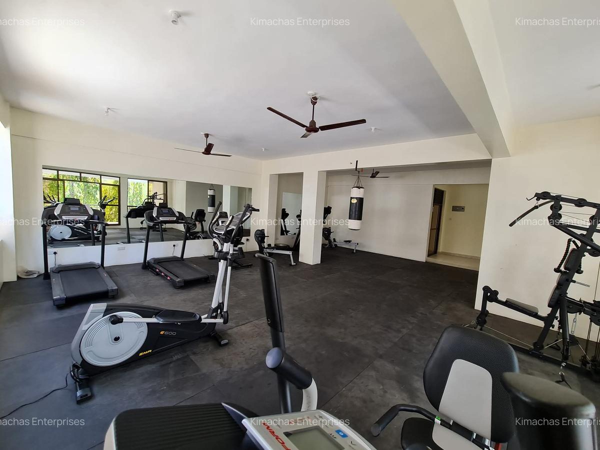 3 Bed Apartment with En Suite at Green Wood Drive - 4