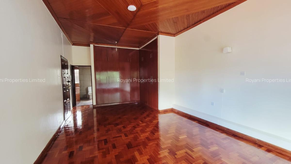 5 Bed House with En Suite in Rosslyn - 9