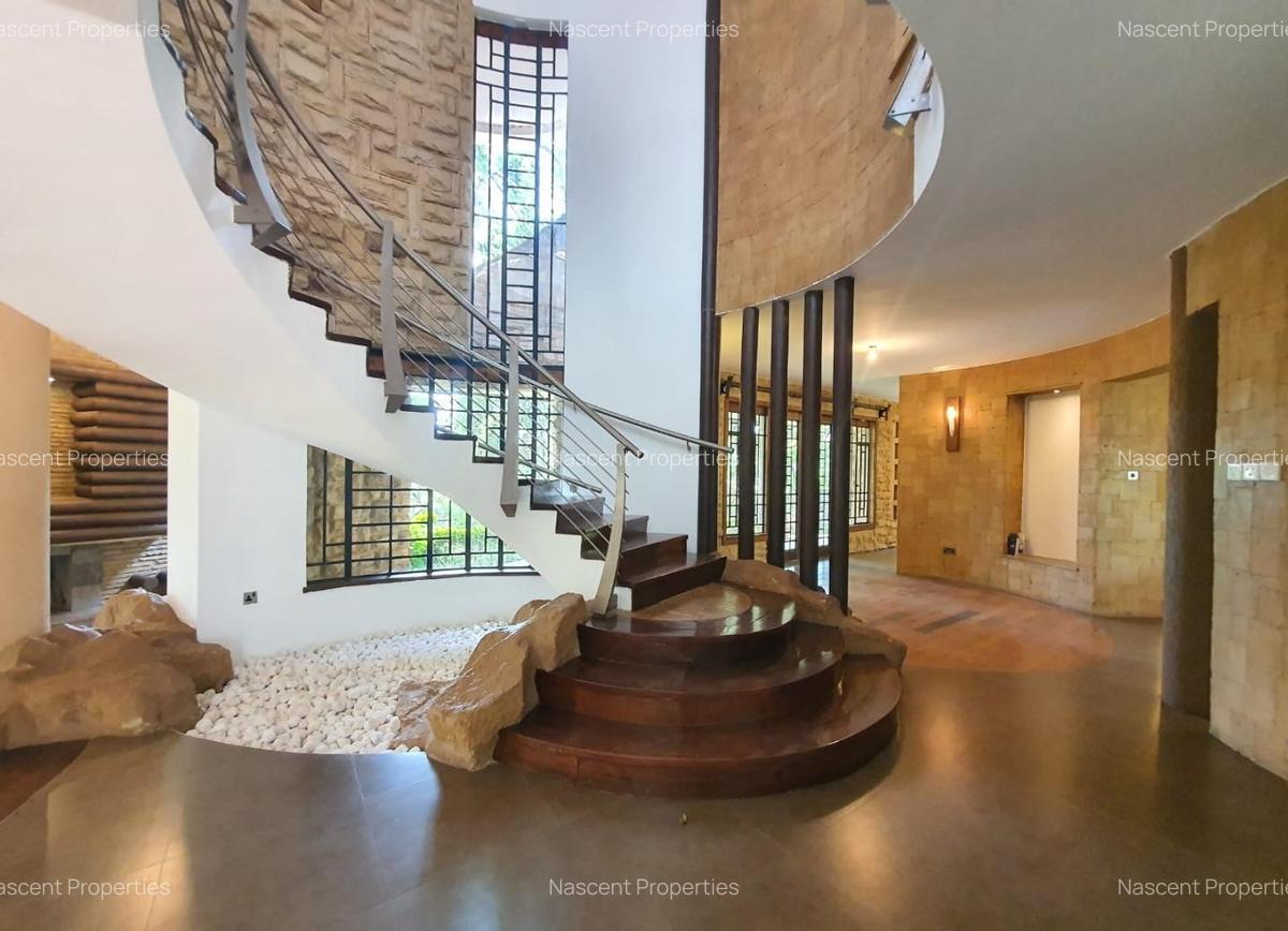 5 Bed Villa with En Suite at Lake View - 14