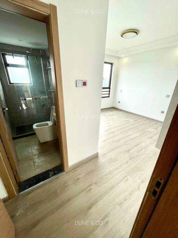 3 Bed Apartment with En Suite in Riverside - 13