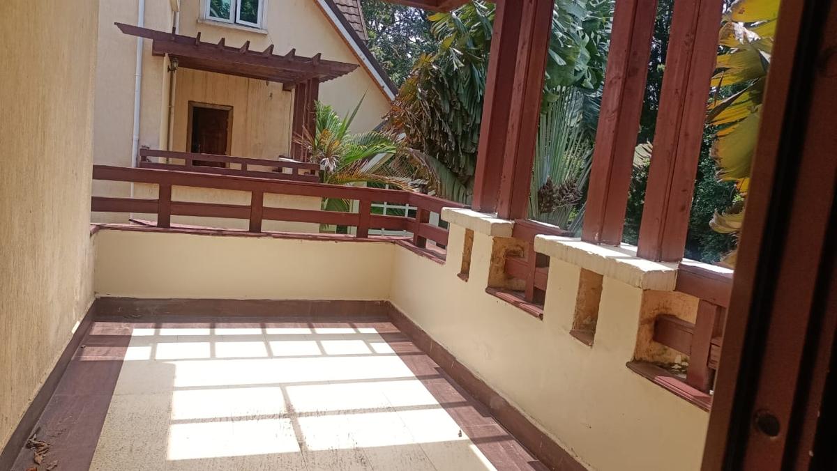 5 Bed Townhouse with En Suite in Lavington - 1