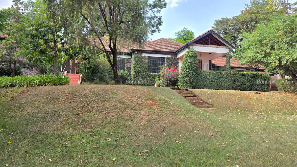 4 Bed House with En Suite at Lavington Green - 1