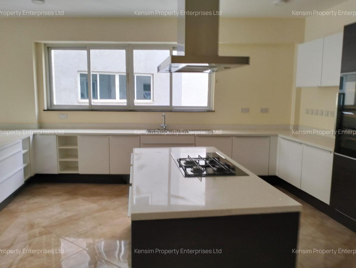 4 Bed Apartment with En Suite in Brookside - 12