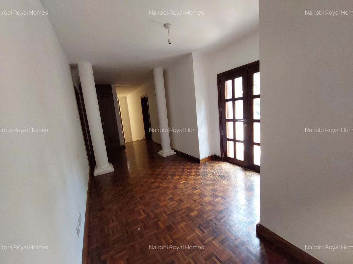 5 Bed Townhouse with En Suite at Lavington - 20