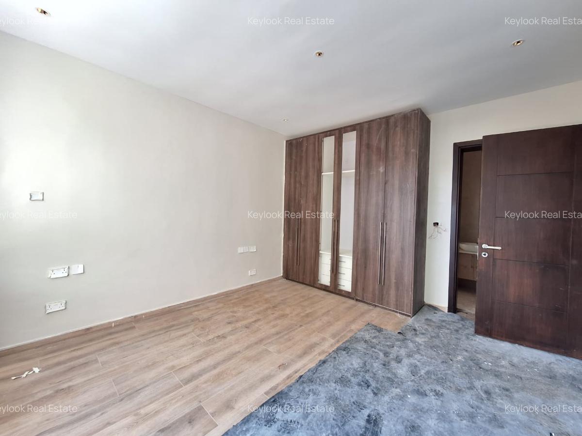 5 Bed Townhouse with En Suite at Lavington Green - 12