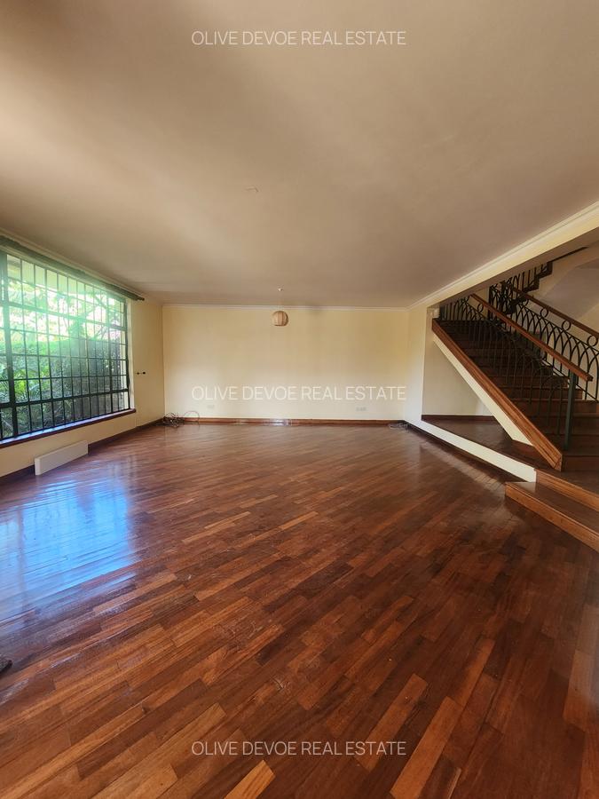 4 Bed Townhouse with En Suite in Lavington - 7