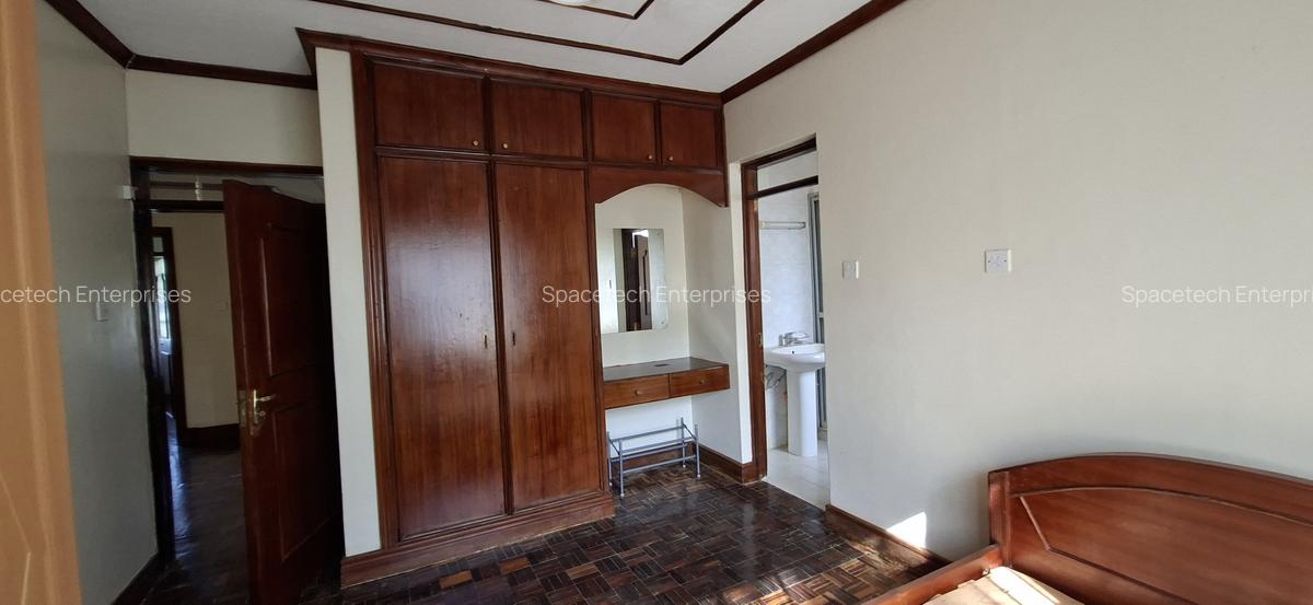 5 Bed House with En Suite in Runda - 9