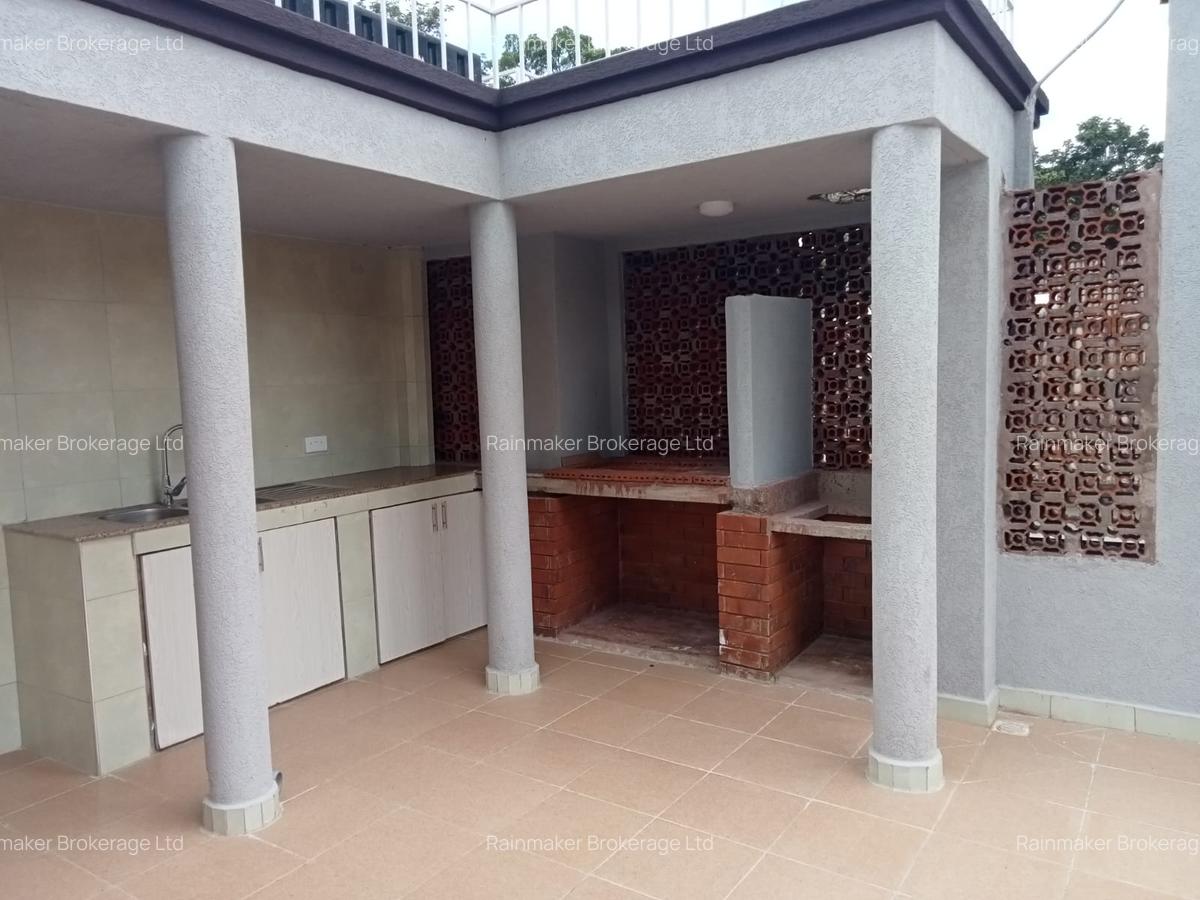 4 Bed House with En Suite in Spring Valley - 13