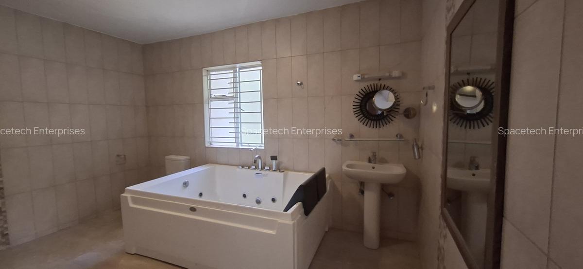4 Bed House with En Suite in Runda - 15