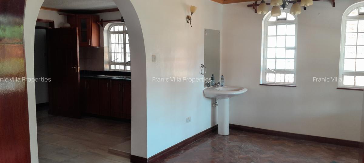 5 Bed House with En Suite at Nyari Central - 6