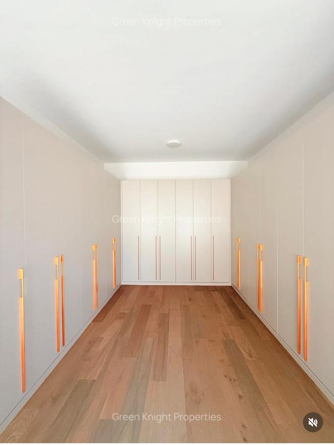 5 Bed House with En Suite in Lavington - 10