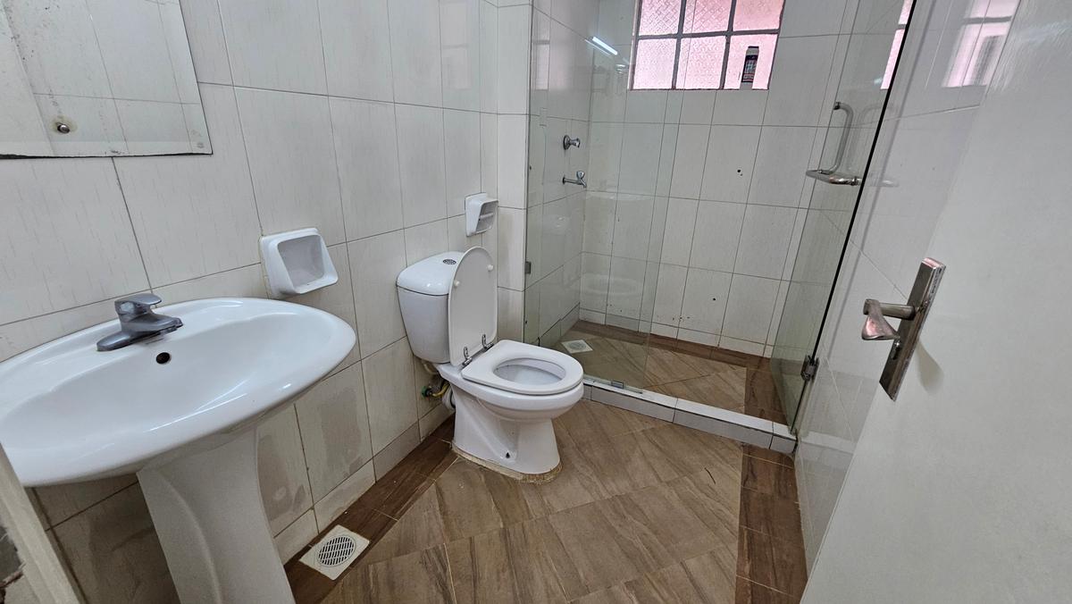 3 Bed Apartment with En Suite in Kilimani - 4