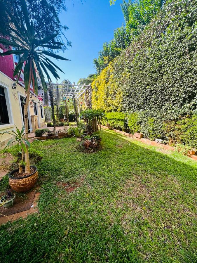 5 Bed Townhouse with En Suite in Lavington - 2