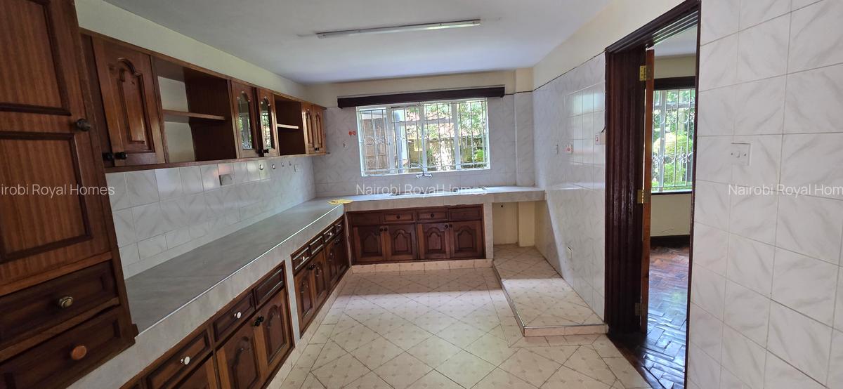 5 Bed Townhouse with En Suite at Lavington Off Convent Drive - 6