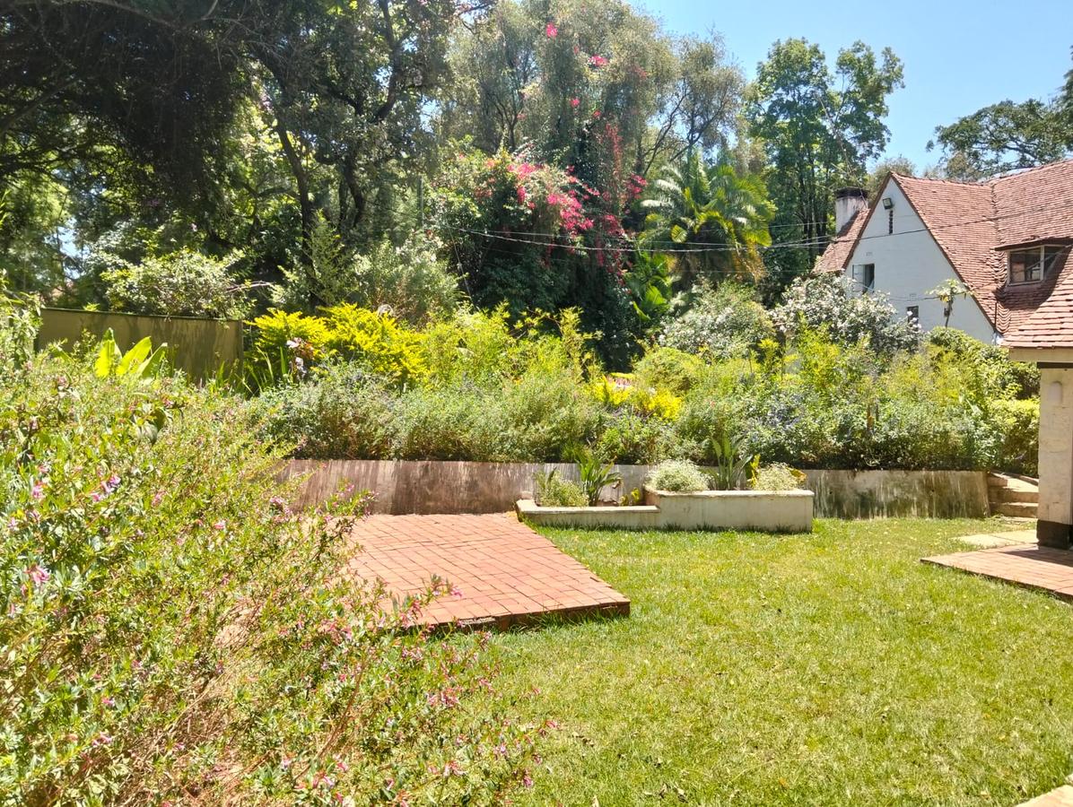 1 Bed House with En Suite at Karen - 11