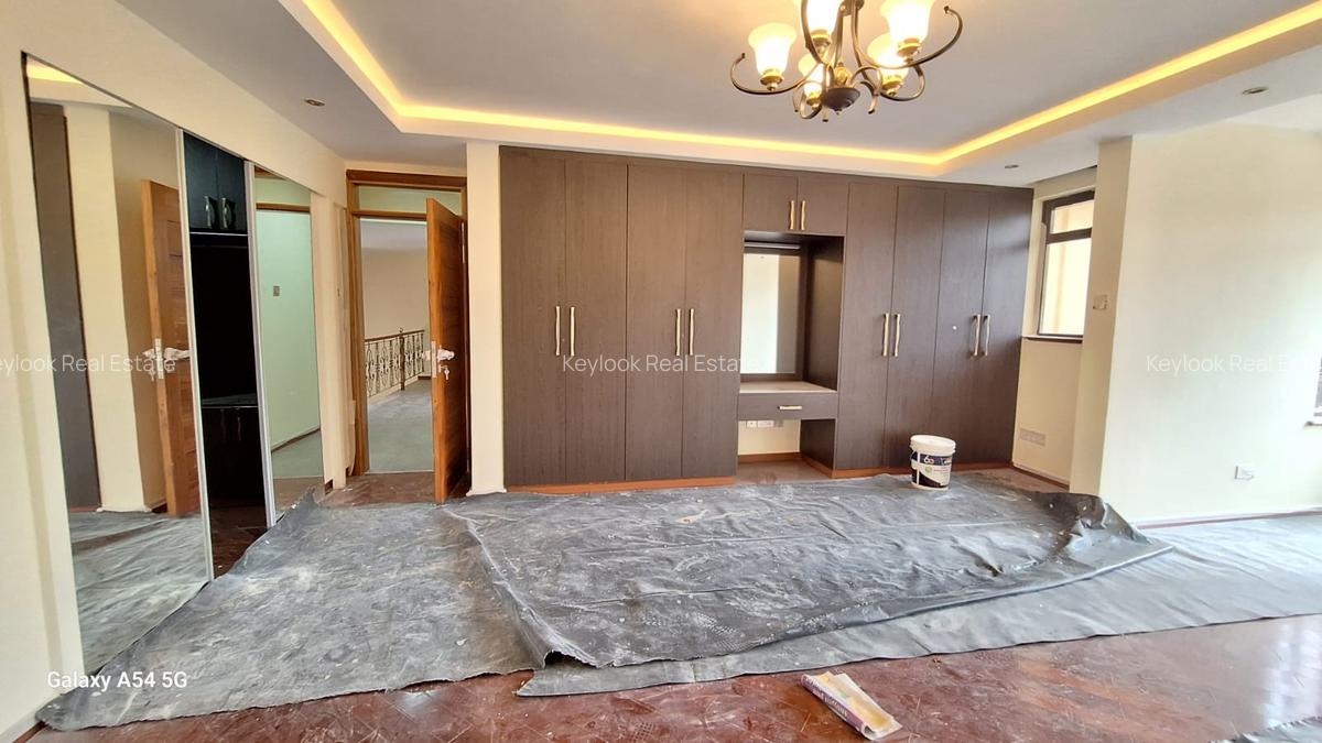 5 Bed Townhouse with En Suite at Lavington Green - 7