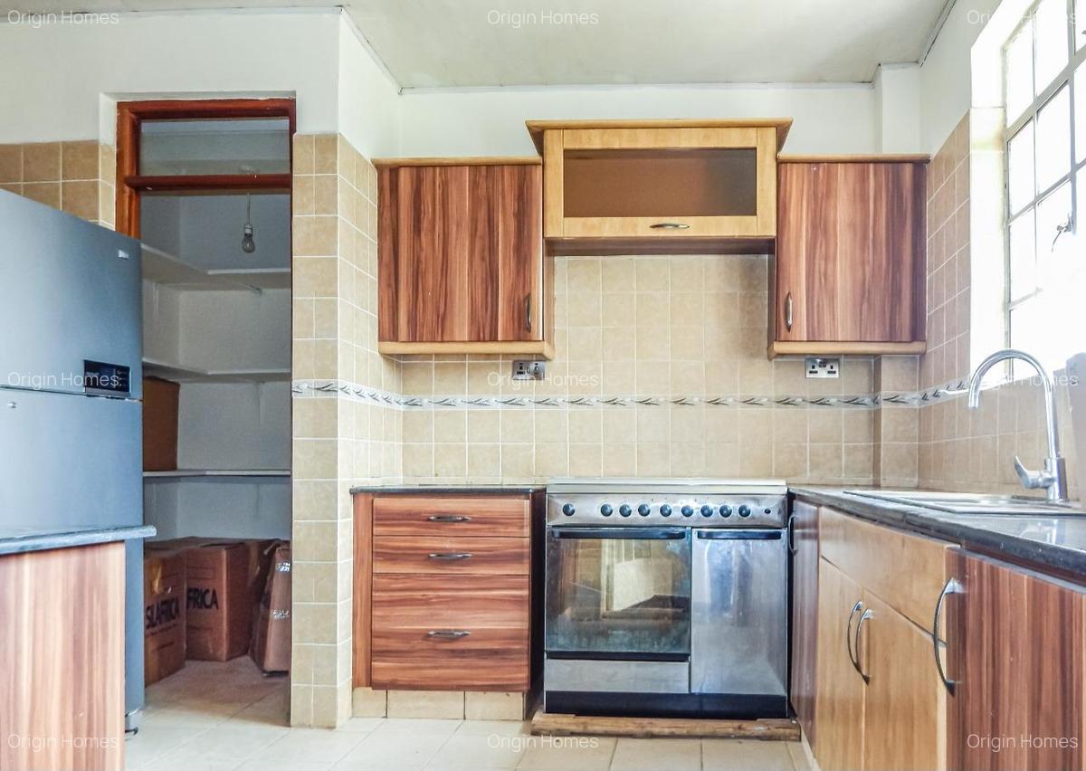 3 Bed Apartment with En Suite at Riverside Drive - 8