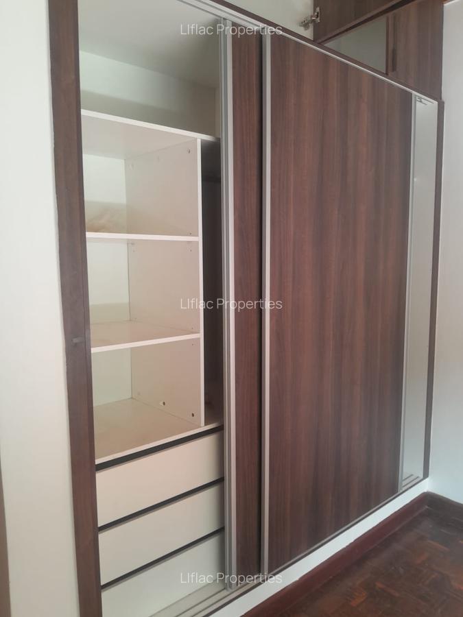 4 Bed House with En Suite in Runda - 12