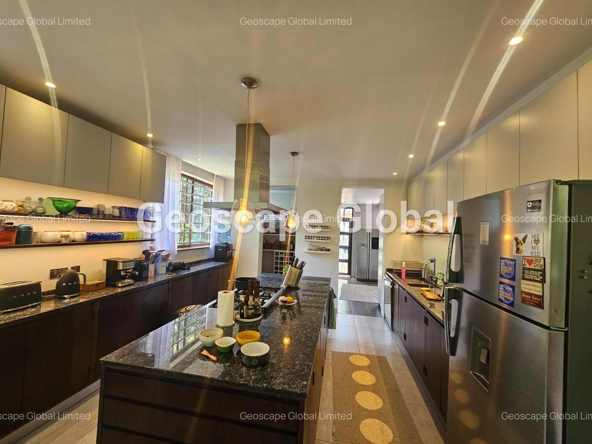 5 Bed House with En Suite in Runda - 4