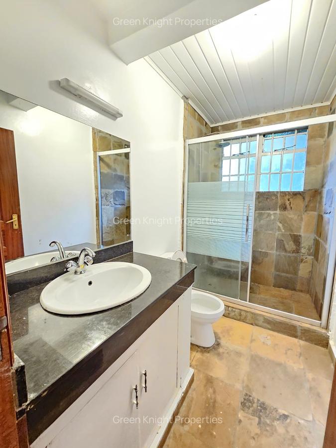 4 Bed Townhouse with En Suite in Spring Valley - 6