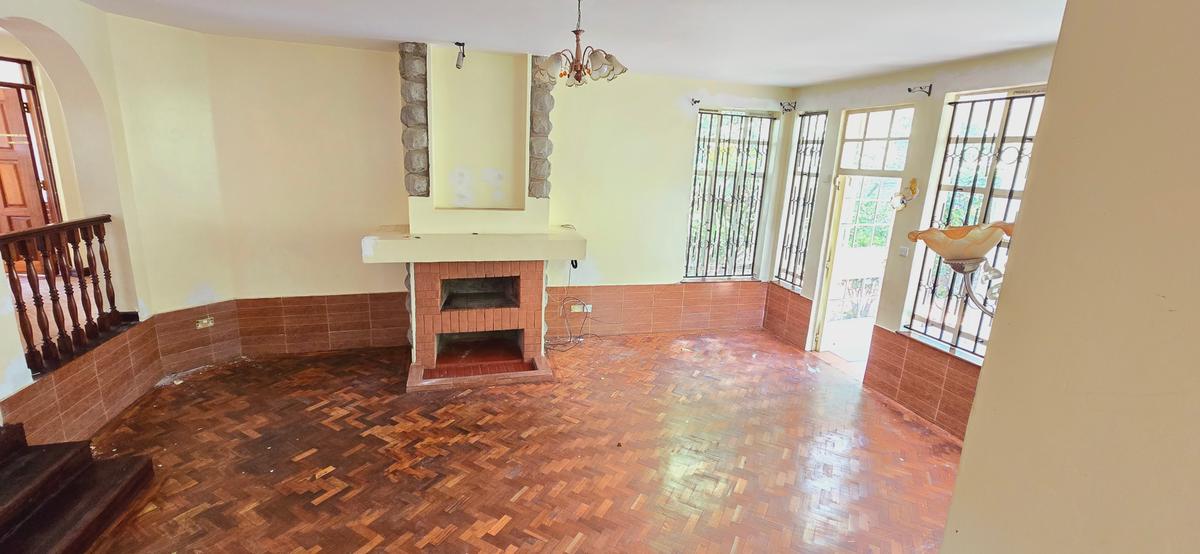 5 Bed Townhouse with En Suite at Lavington - 4