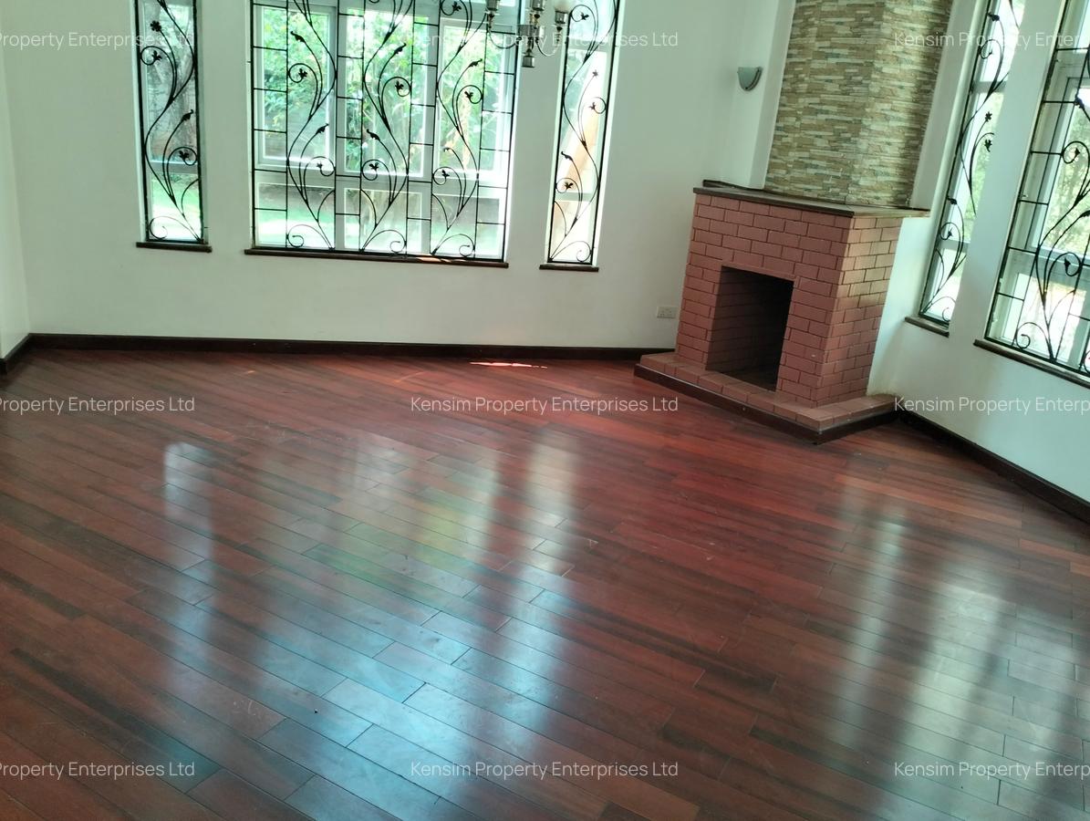 5 Bed Townhouse with En Suite in Lavington - 3