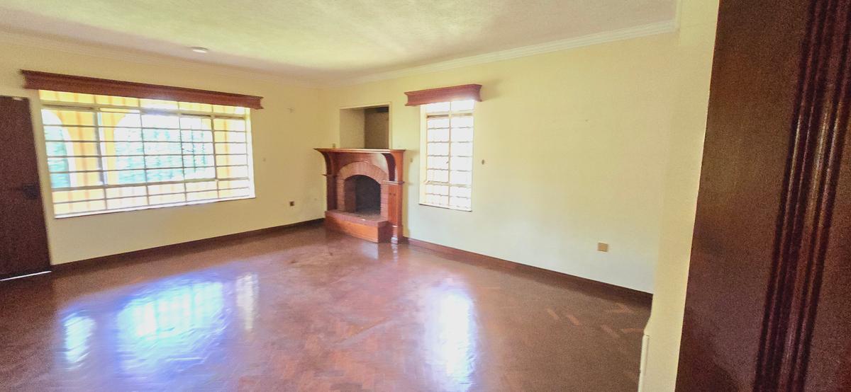 5 Bed House with En Suite at Flem Tree - 14