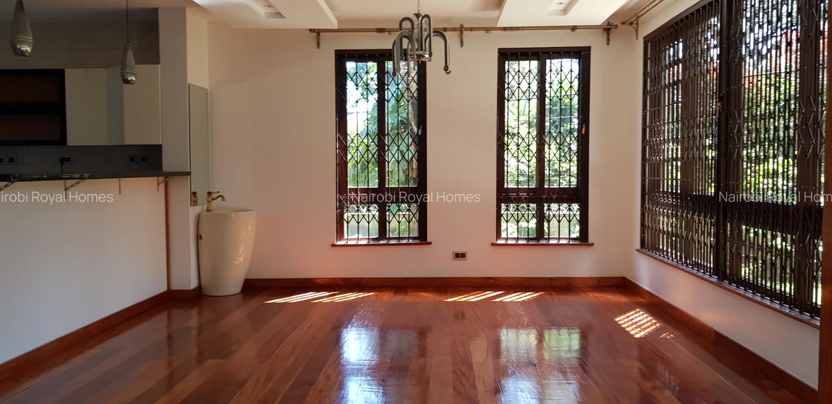 6 Bed Townhouse with En Suite at Lavington Green - 10