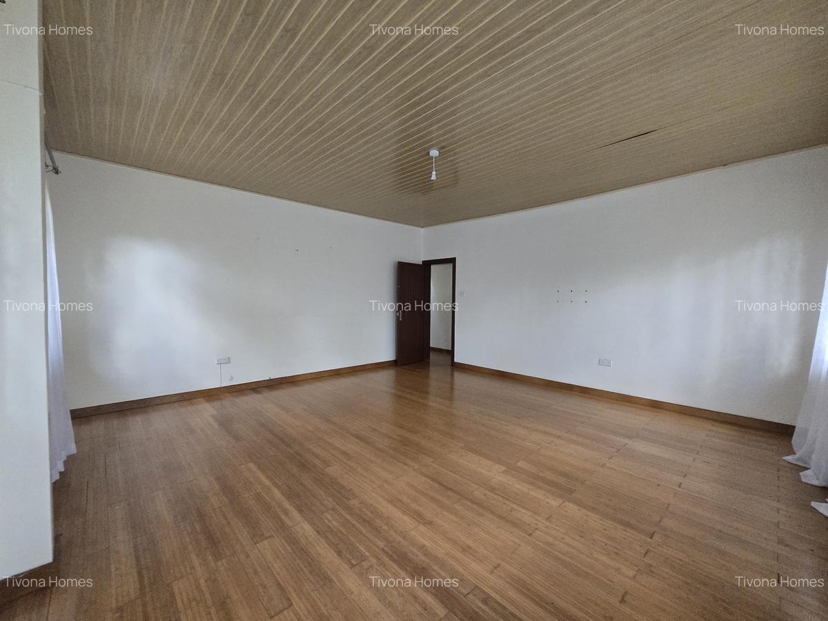 4 Bed House with En Suite in Runda - 11